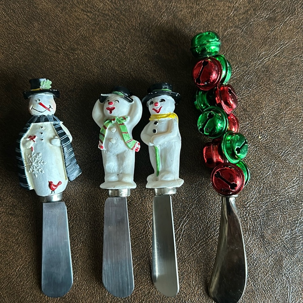 Holiday themed appetizer knives